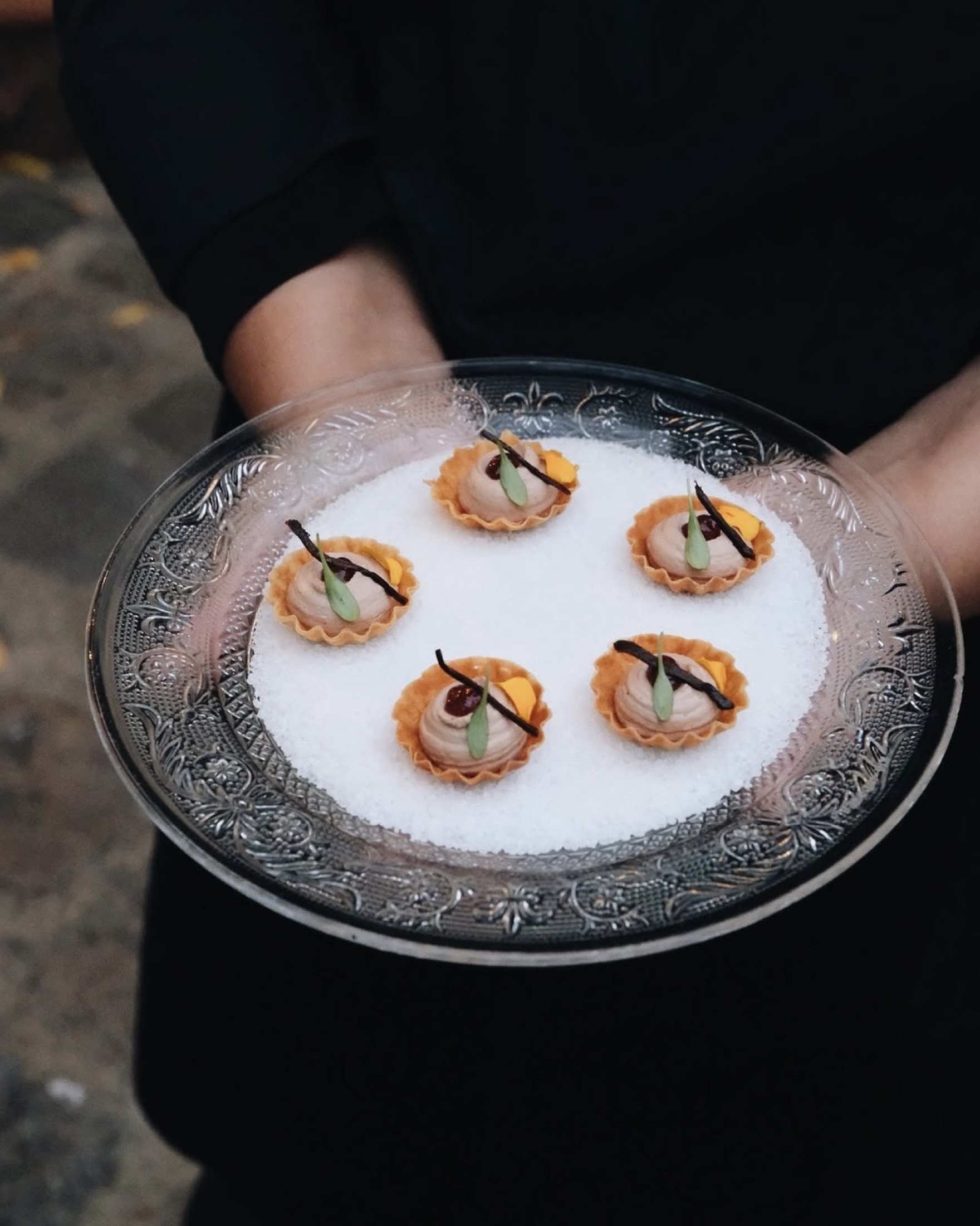 Foie gras tartlets on salt